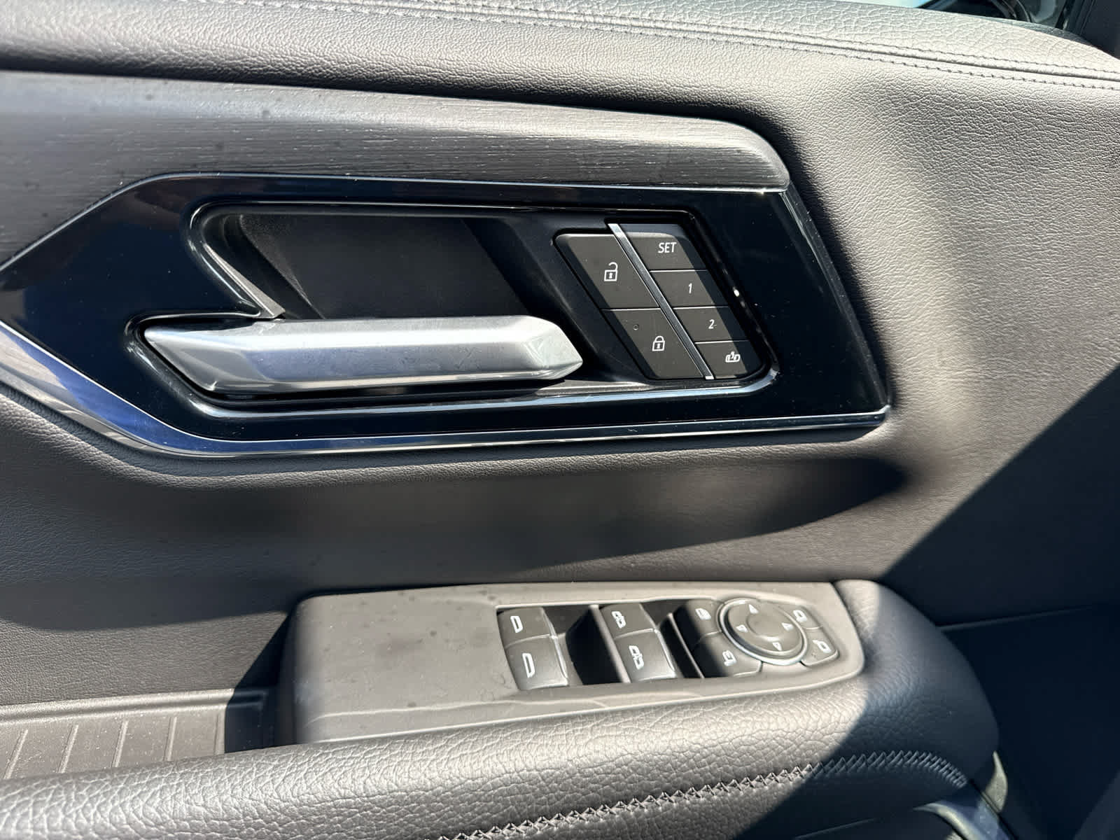 Certified 2025 GMC Yukon Denali AWD/4WD image 10