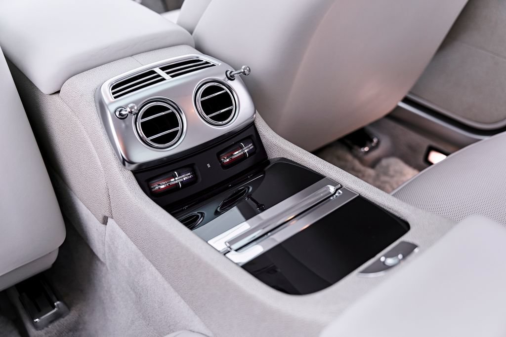 Used 2014 Rolls-Royce Wraith RWD image 57