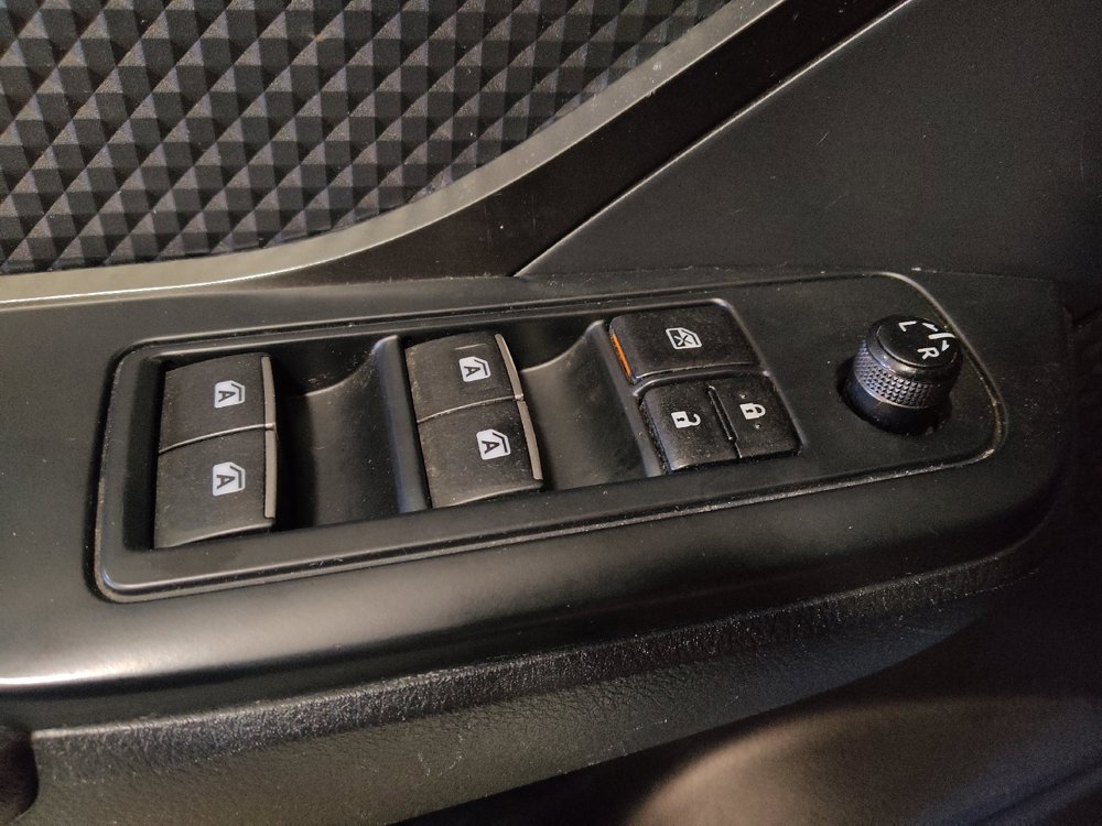 Used 2018 Toyota C-HR XLE image 27