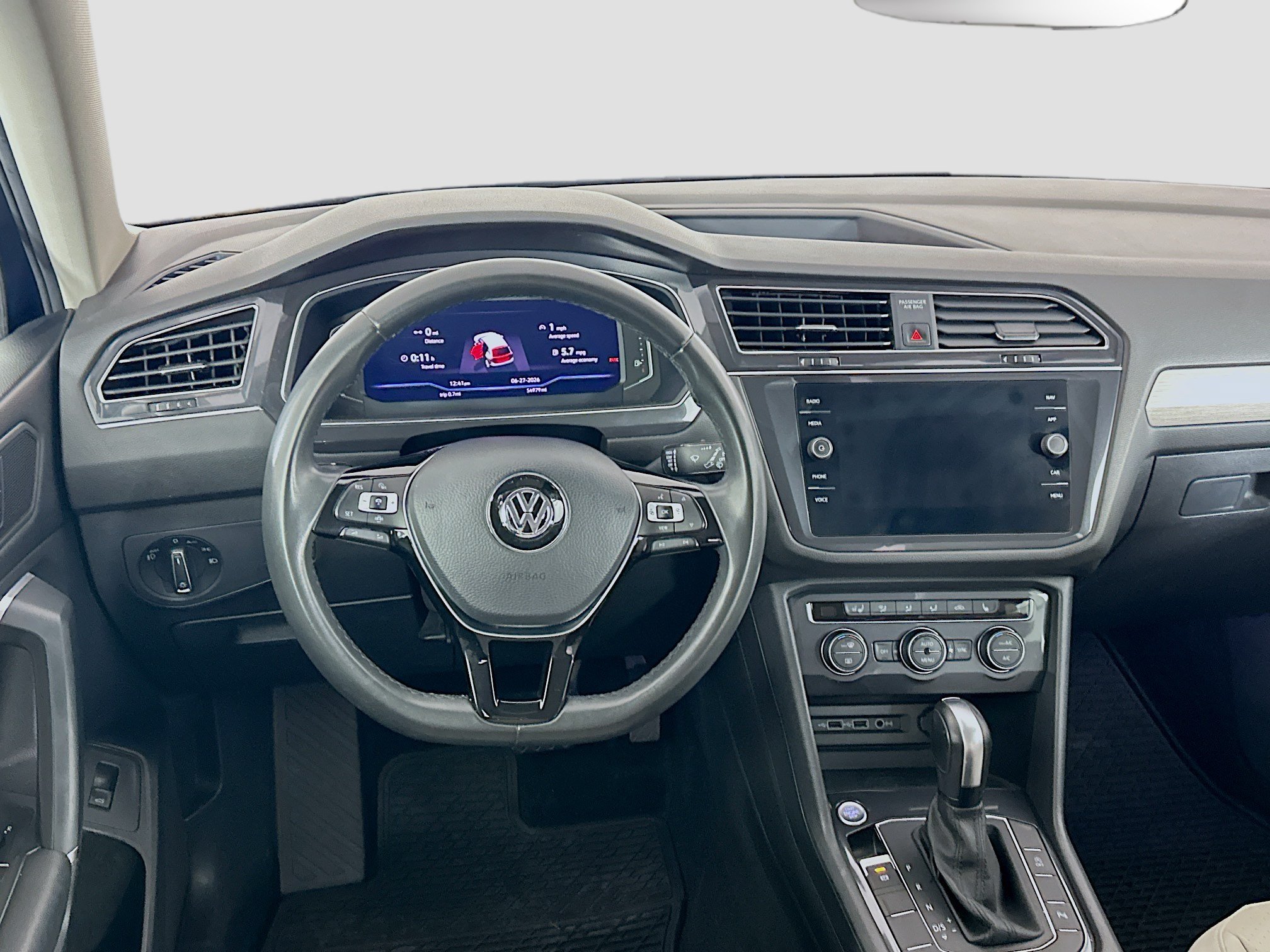 Used 2020 Volkswagen Tiguan SEL FWD image 17
