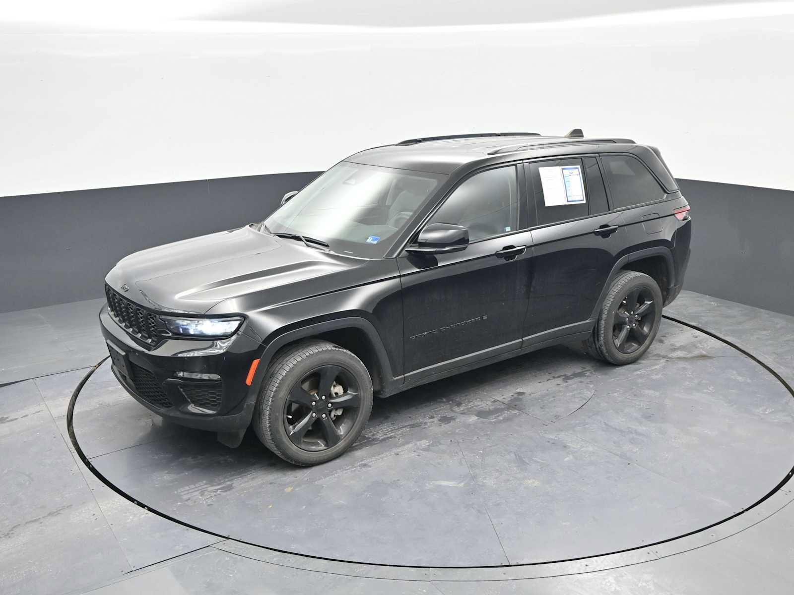 Used 2023 Jeep Grand Cherokee Limited w/ Black Appearance Package image 29