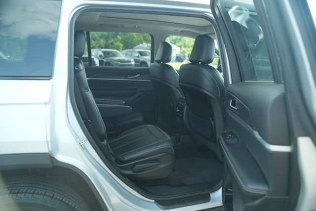 Used 2023 Jeep Grand Cherokee L Limited AWD/4WD image 23