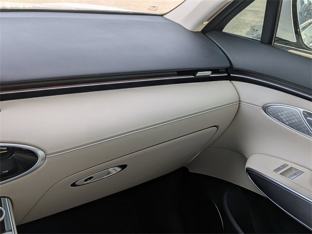 Used 2026 Genesis GV70 2.5T Select image 18