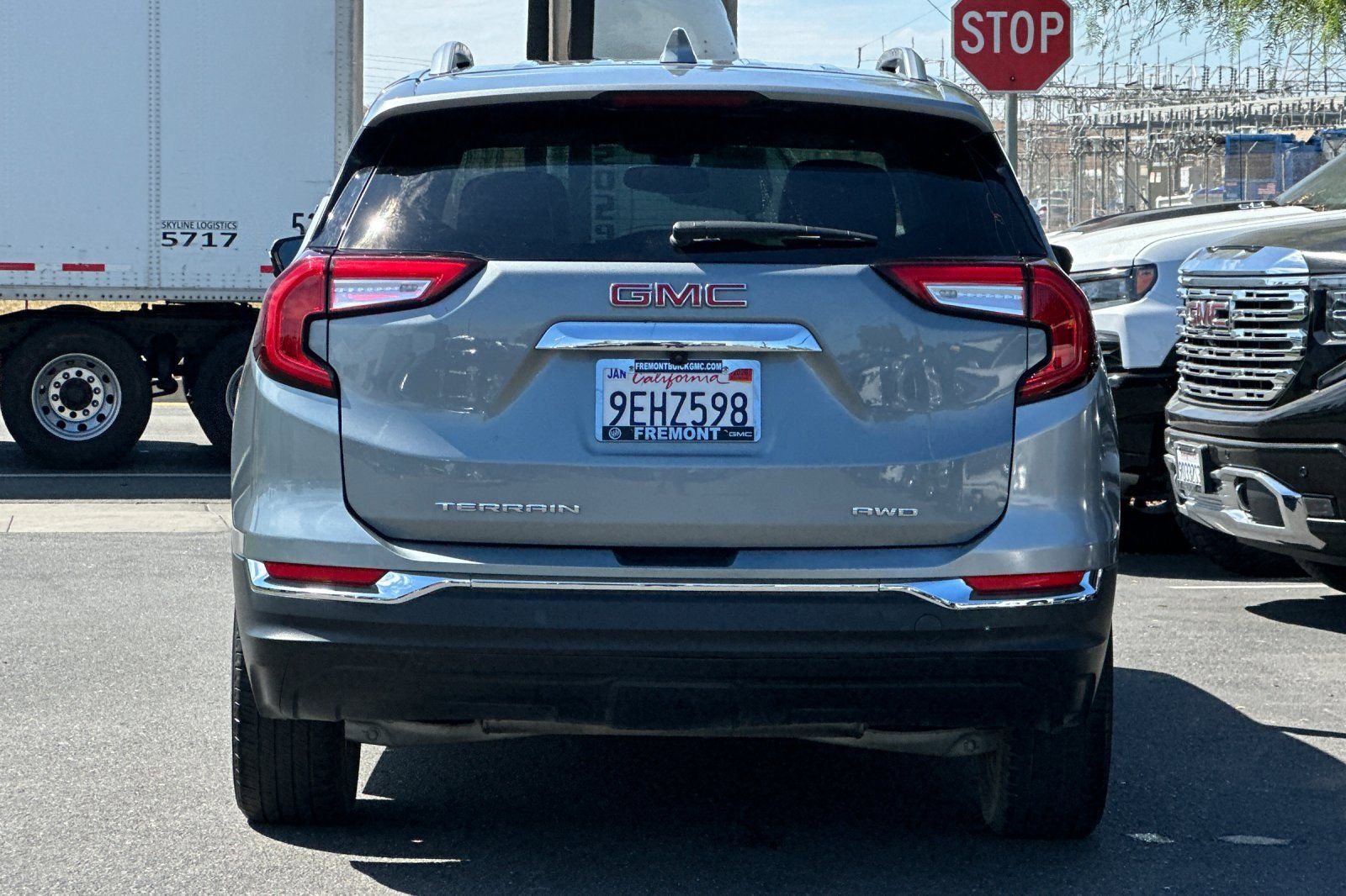 Used 2023 GMC Terrain SLT image 5