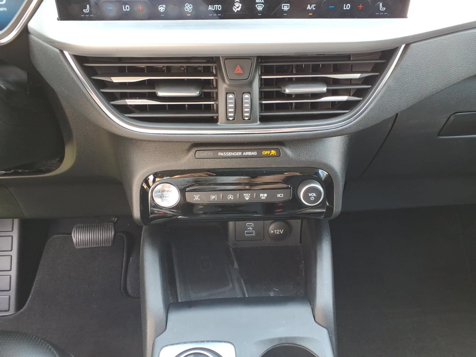Used 2023 Ford Escape Platinum AWD/4WD image 27
