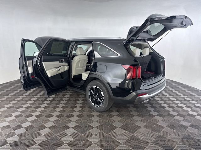 Certified 2025 Kia Sorento S w/ Panoramic Sunroof Package image 18