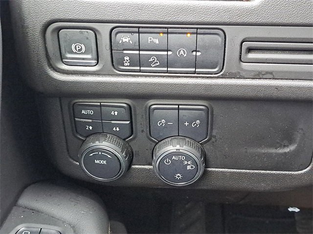 Used 2024 Chevrolet Suburban Premier image 16