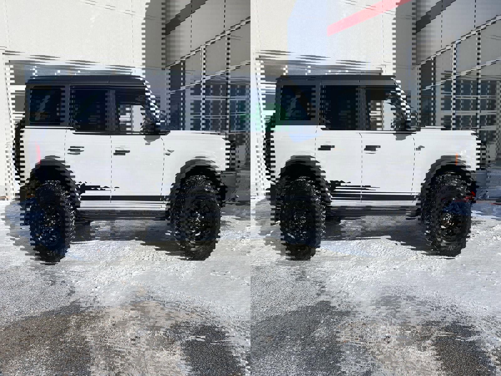 Used 2023 Ford Bronco Wildtrak image 11