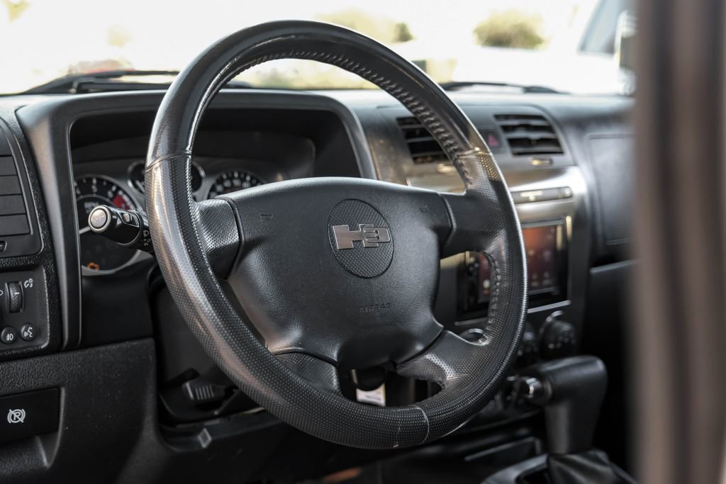 Used 2010 HUMMER H3 Luxury w/ Appearance Package image 14