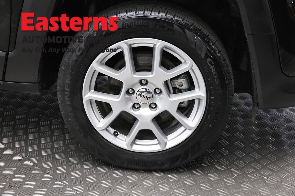 Used 2023 Jeep Renegade Latitude AWD/4WD image 31