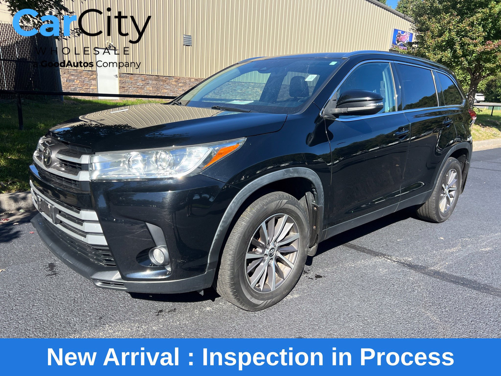 Used 2019 Toyota Highlander XLE AWD/4WD image 1