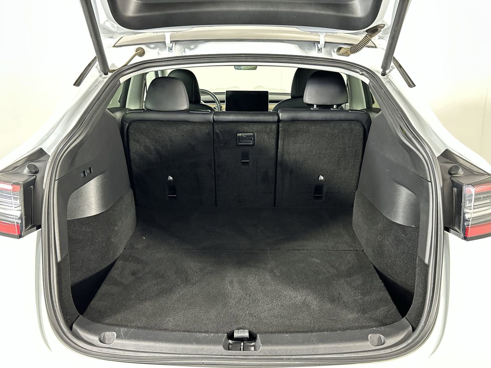 Used 2021 Tesla Model Y Long Range image 25