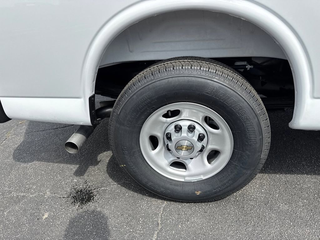 New 2025 Chevrolet Express 3500 w/ Driver Convenience Package RWD image 17
