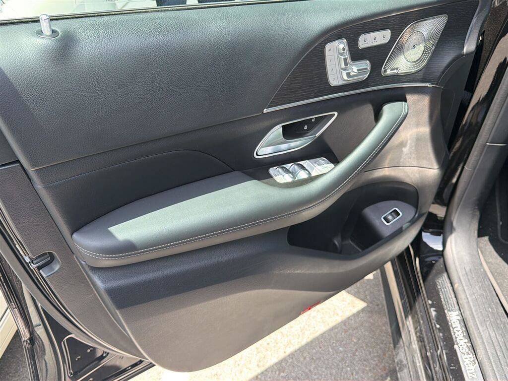 Used 2024 Mercedes-Benz GLE 350 4MATIC image 7