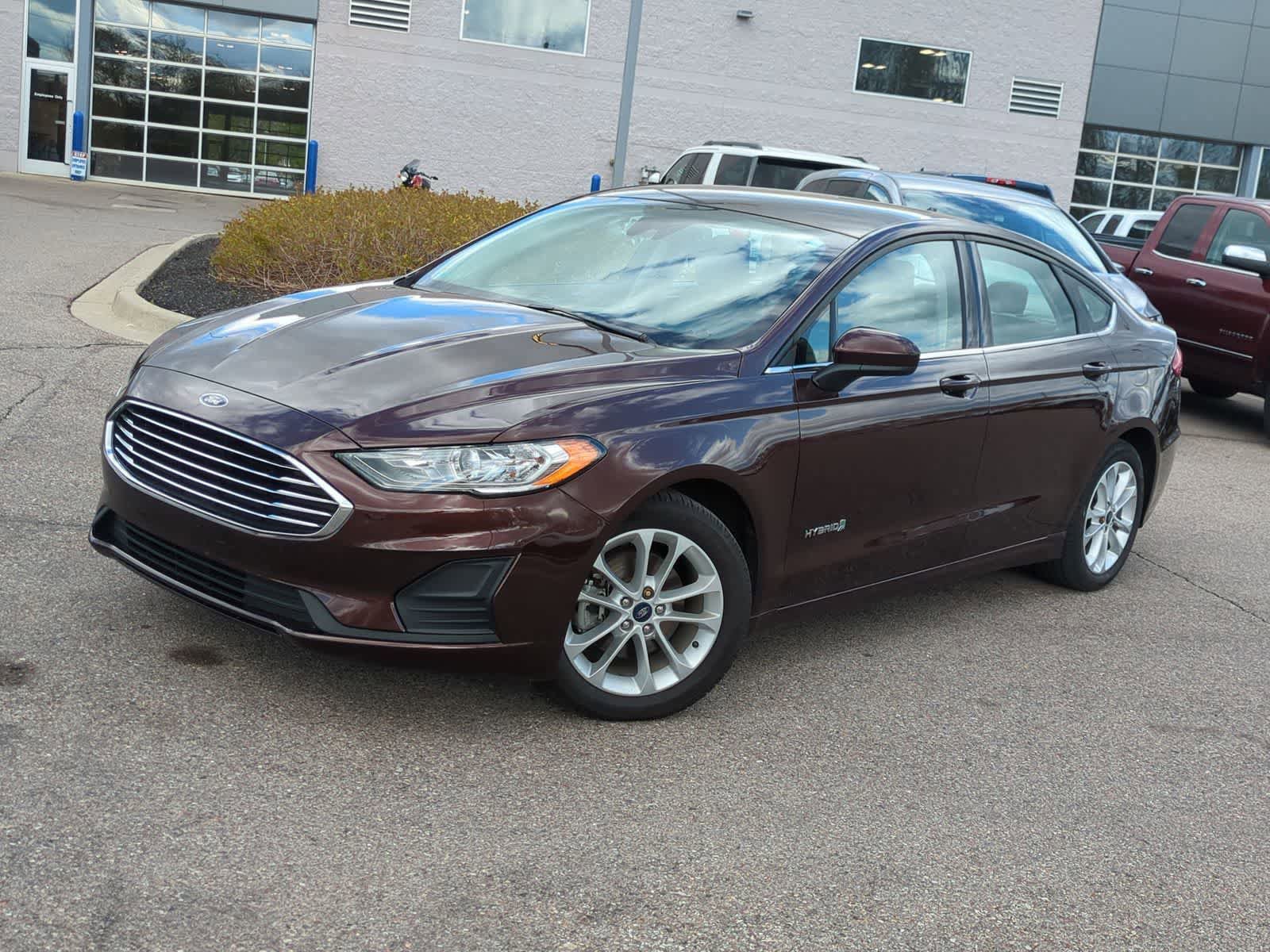 Used 2019 Ford Fusion SE FWD image 1