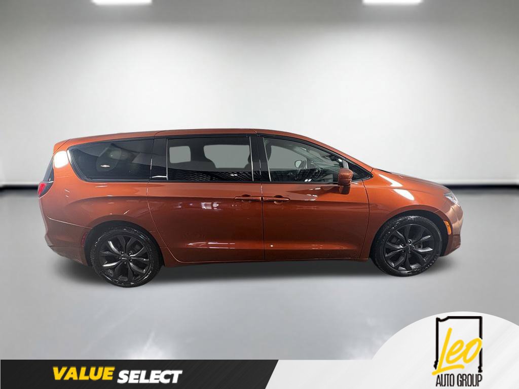 Used 2018 Chrysler Pacifica Touring Plus w/ S Appearance Package FWD image 6