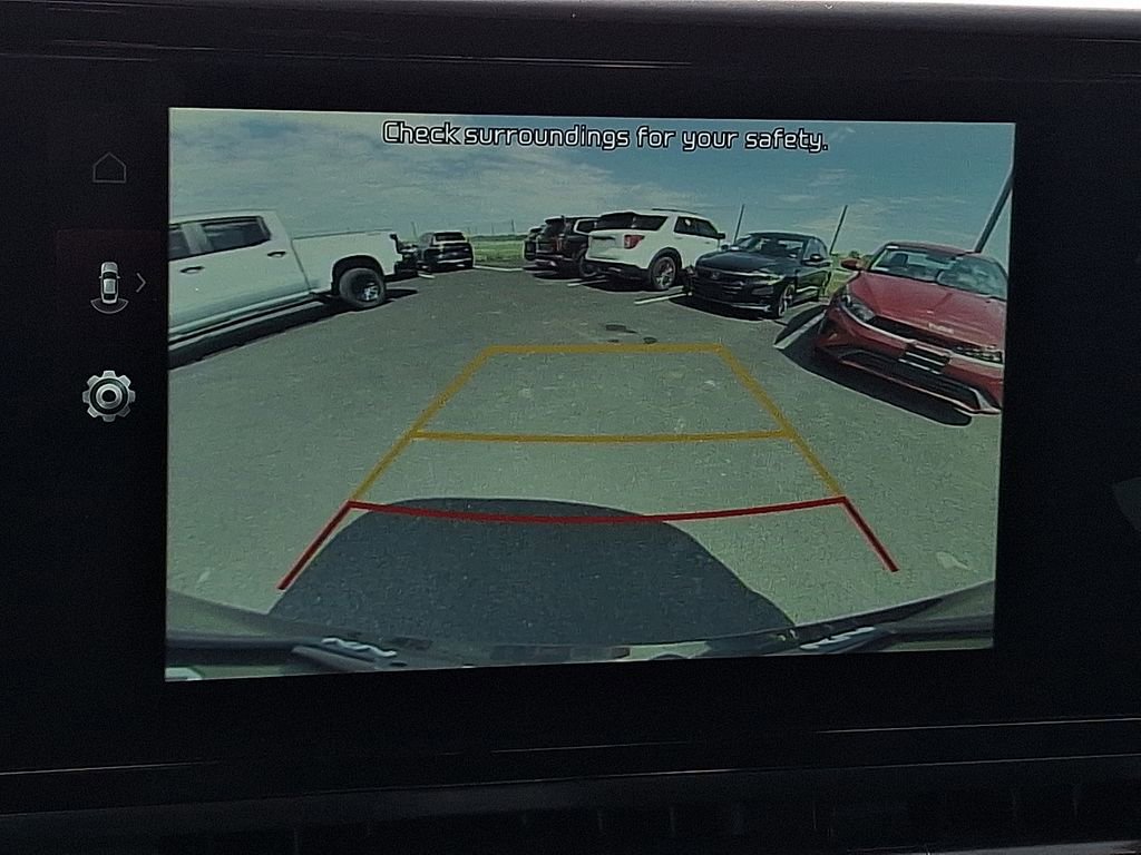 Used 2023 Kia Carnival EX FWD image 25