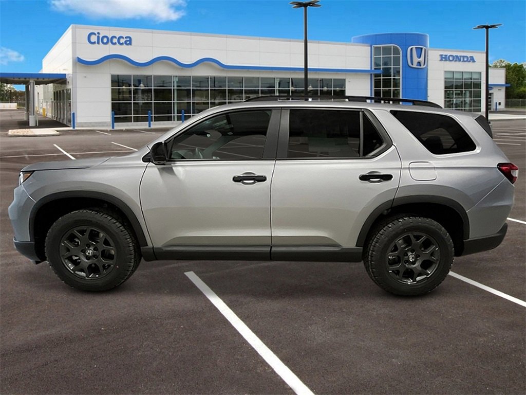 New 2025 Honda Pilot TrailSport image 2