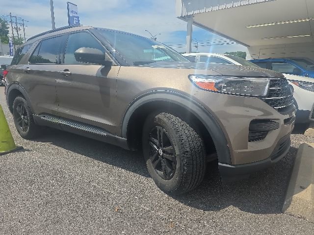Used 2021 Ford Explorer XLT AWD/4WD image 3
