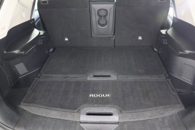 Used 2018 Nissan Rogue SV AWD/4WD image 19