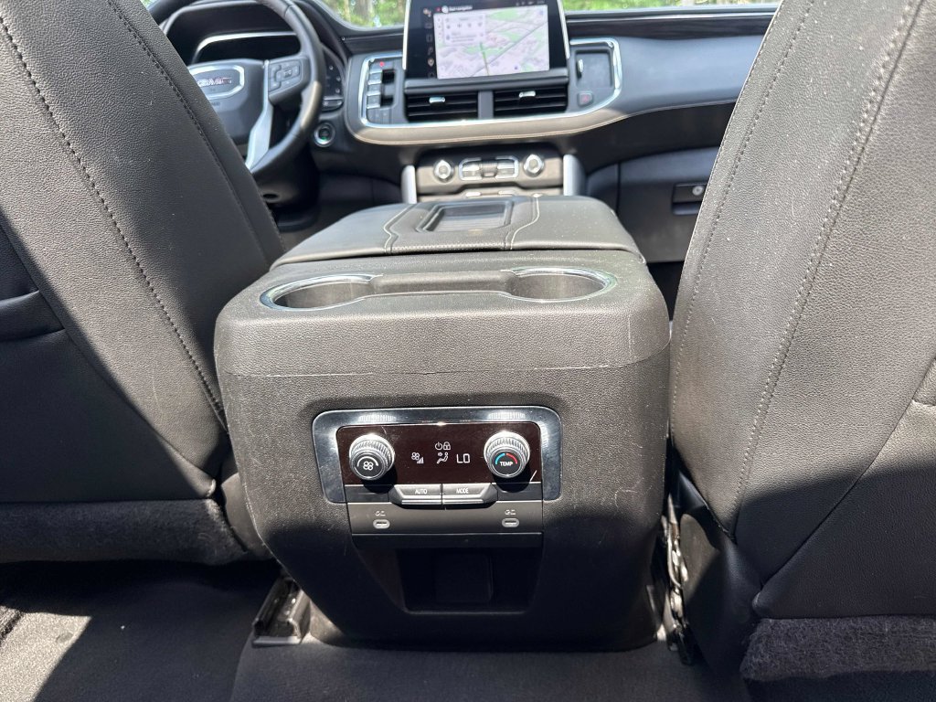 Used 2023 GMC Yukon XL SLT AWD/4WD image 32