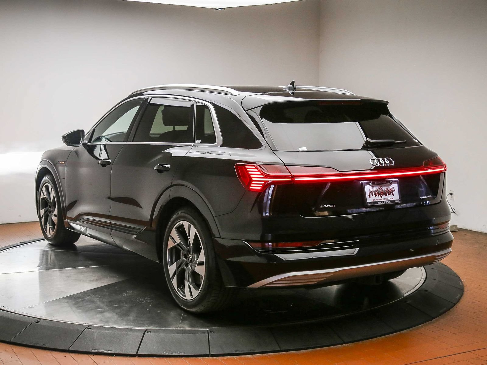 Certified 2022 Audi e-tron Premium Plus AWD/4WD image 5