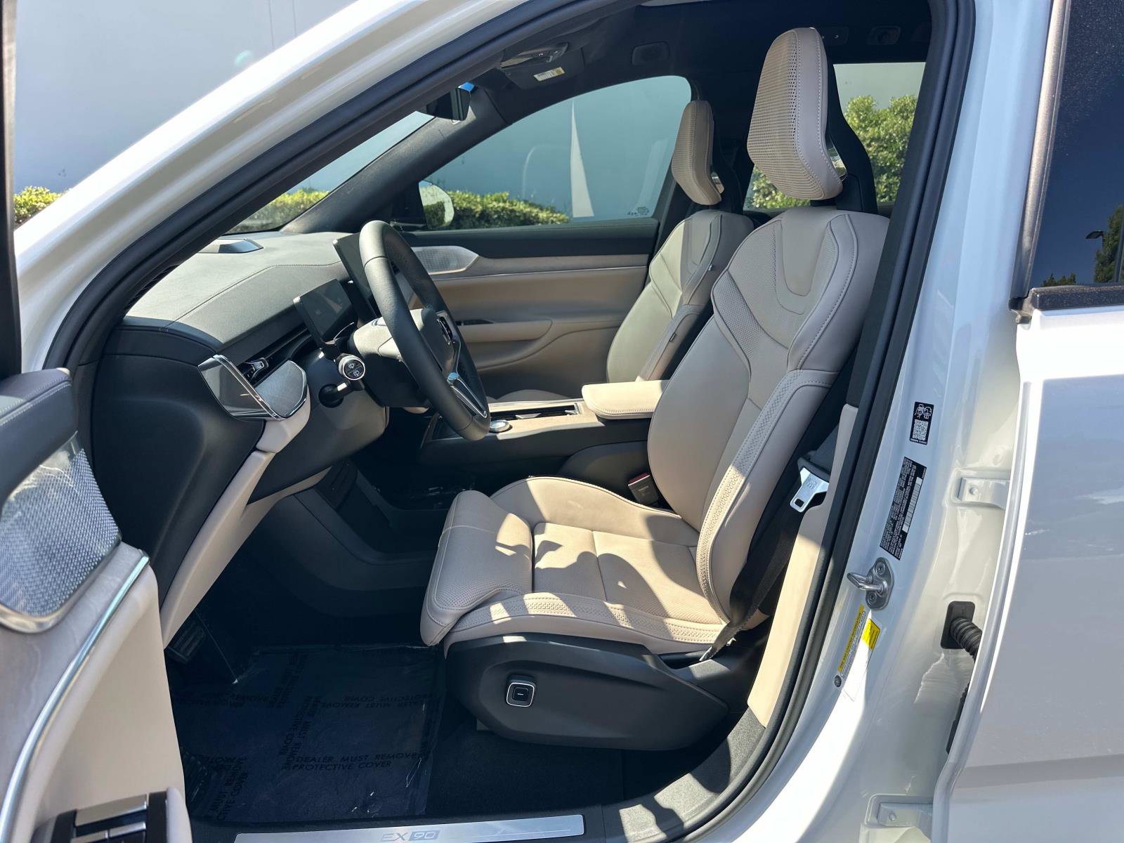 Certified 2025 Volvo EX90 Ultra image 18