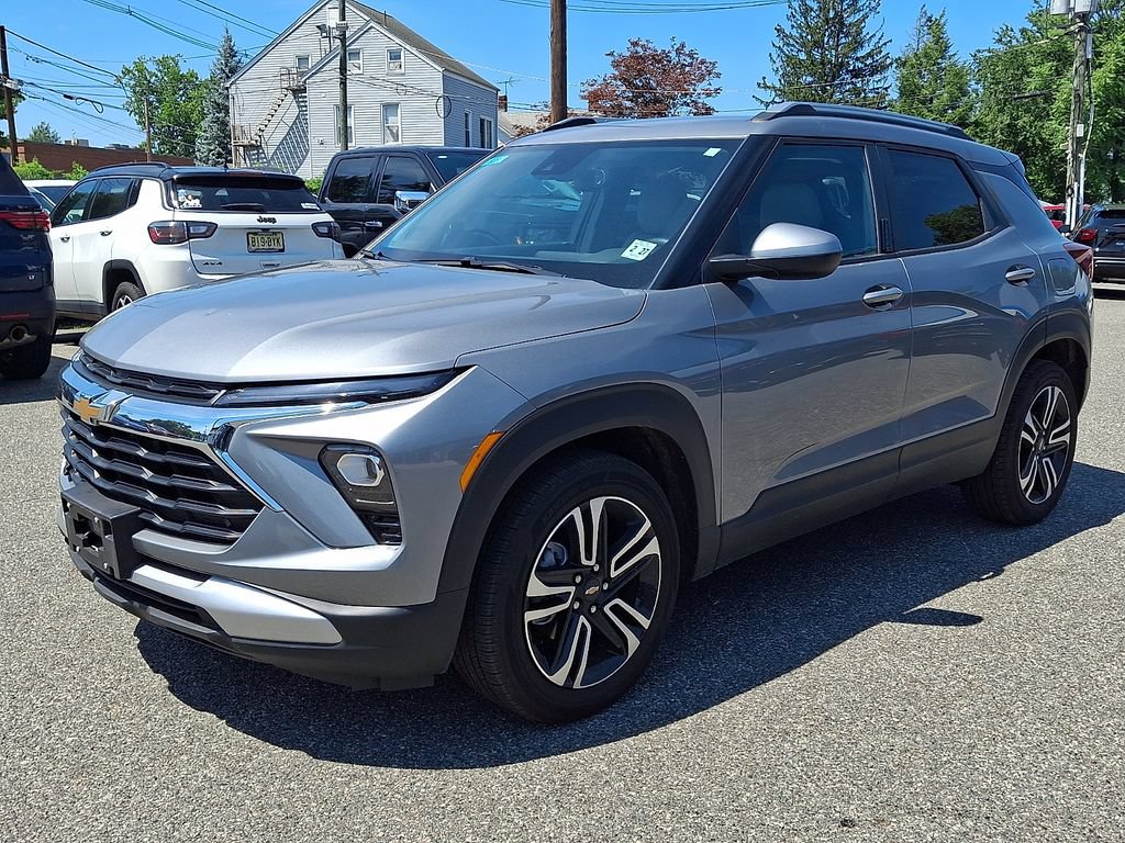 Used 2026 Chevrolet TrailBlazer LT w/ Convenience Package FWD image 3