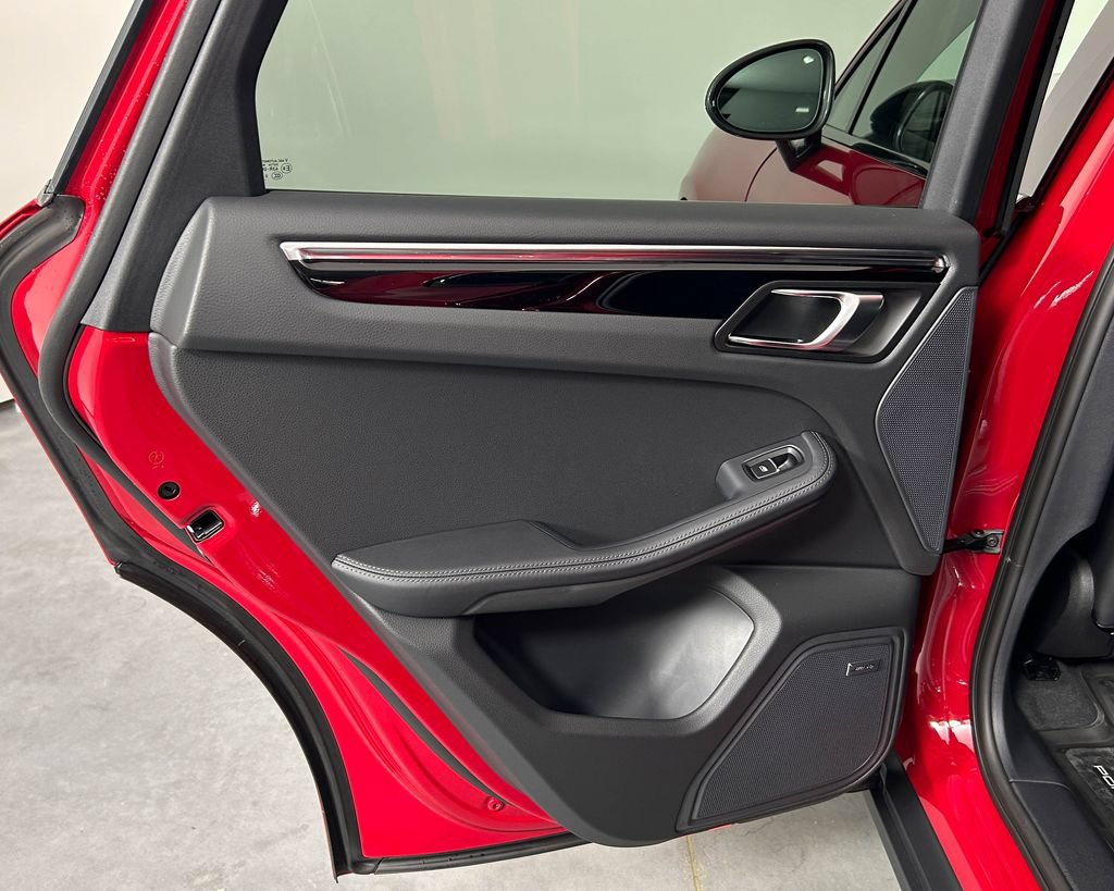 New 2026 Porsche Macan Turbo AWD/4WD image 28