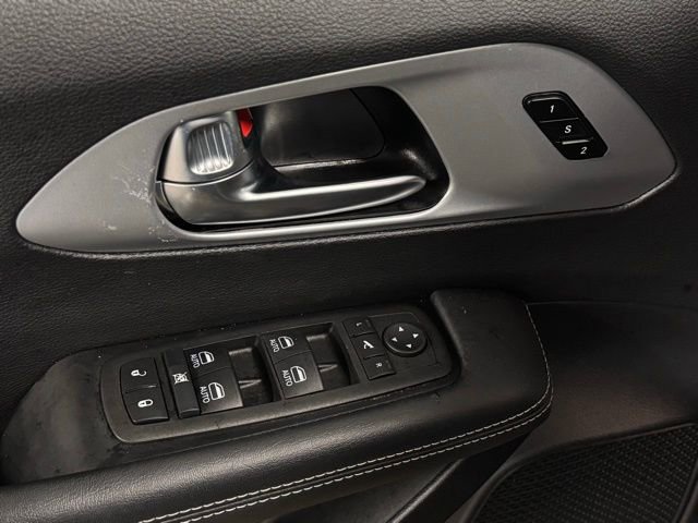 Certified 2025 Chrysler Pacifica Limited image 14