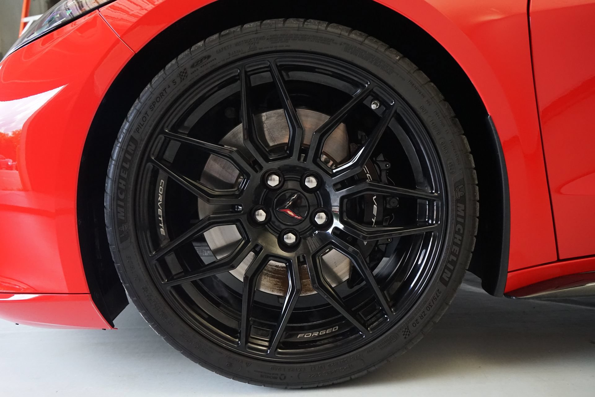 Used 2025 Chevrolet Corvette Z06 RWD image 32