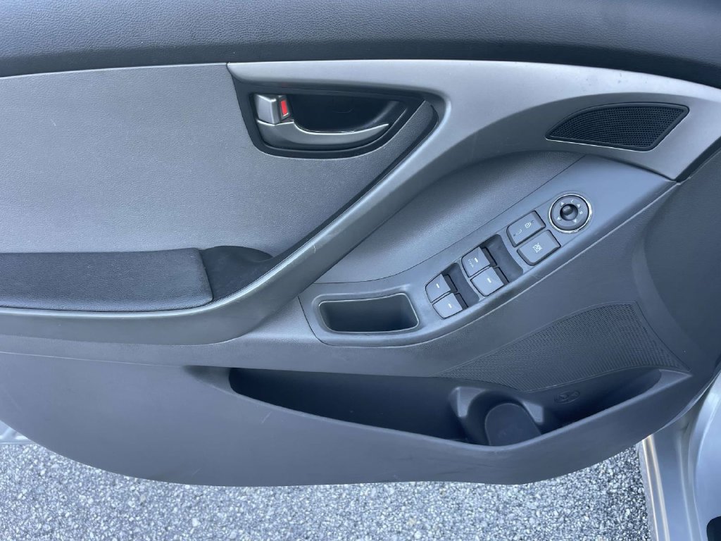 Used 2013 Hyundai Elantra GLS FWD image 18