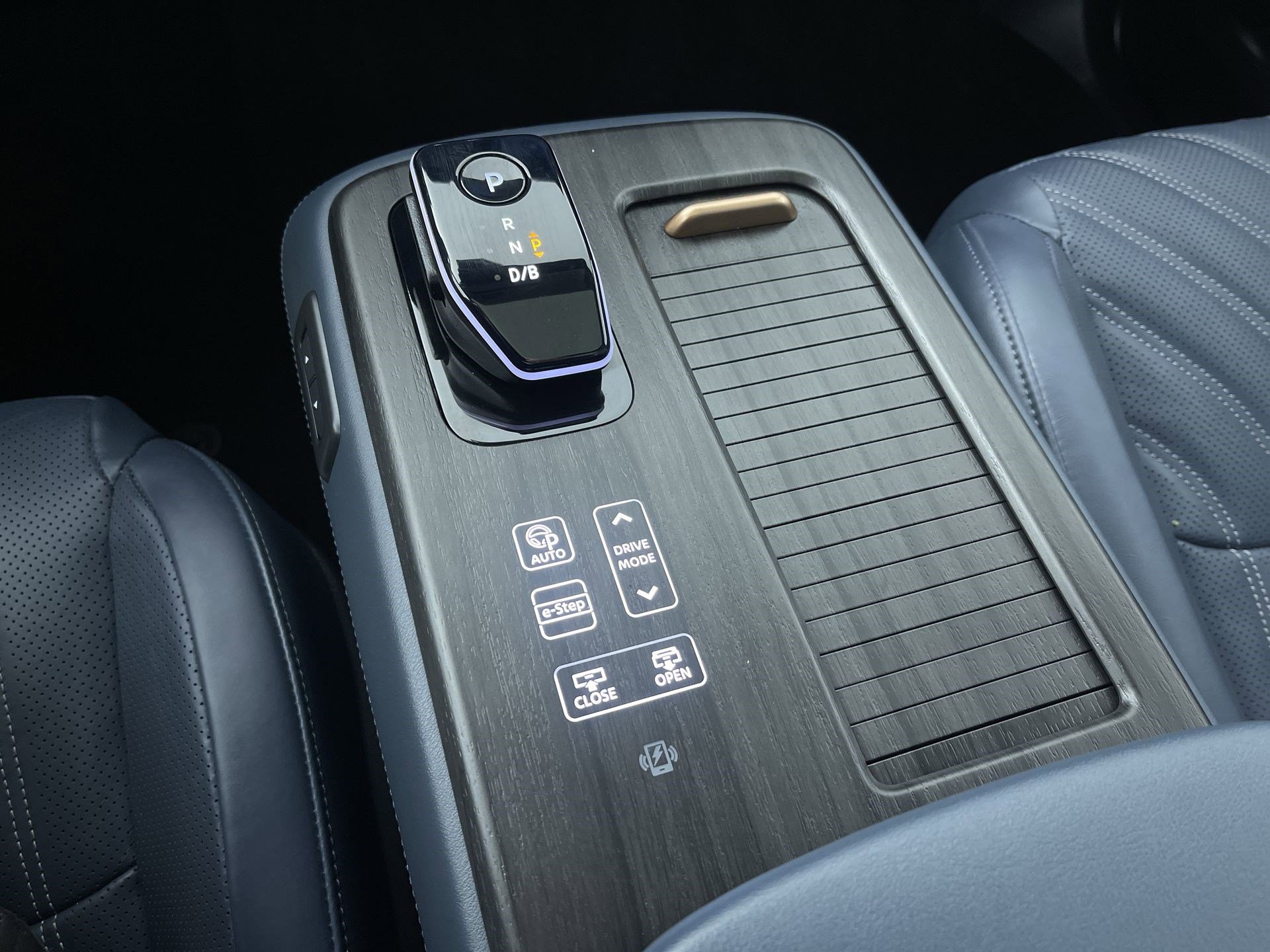 Certified 2024 Nissan Ariya AWD image 22