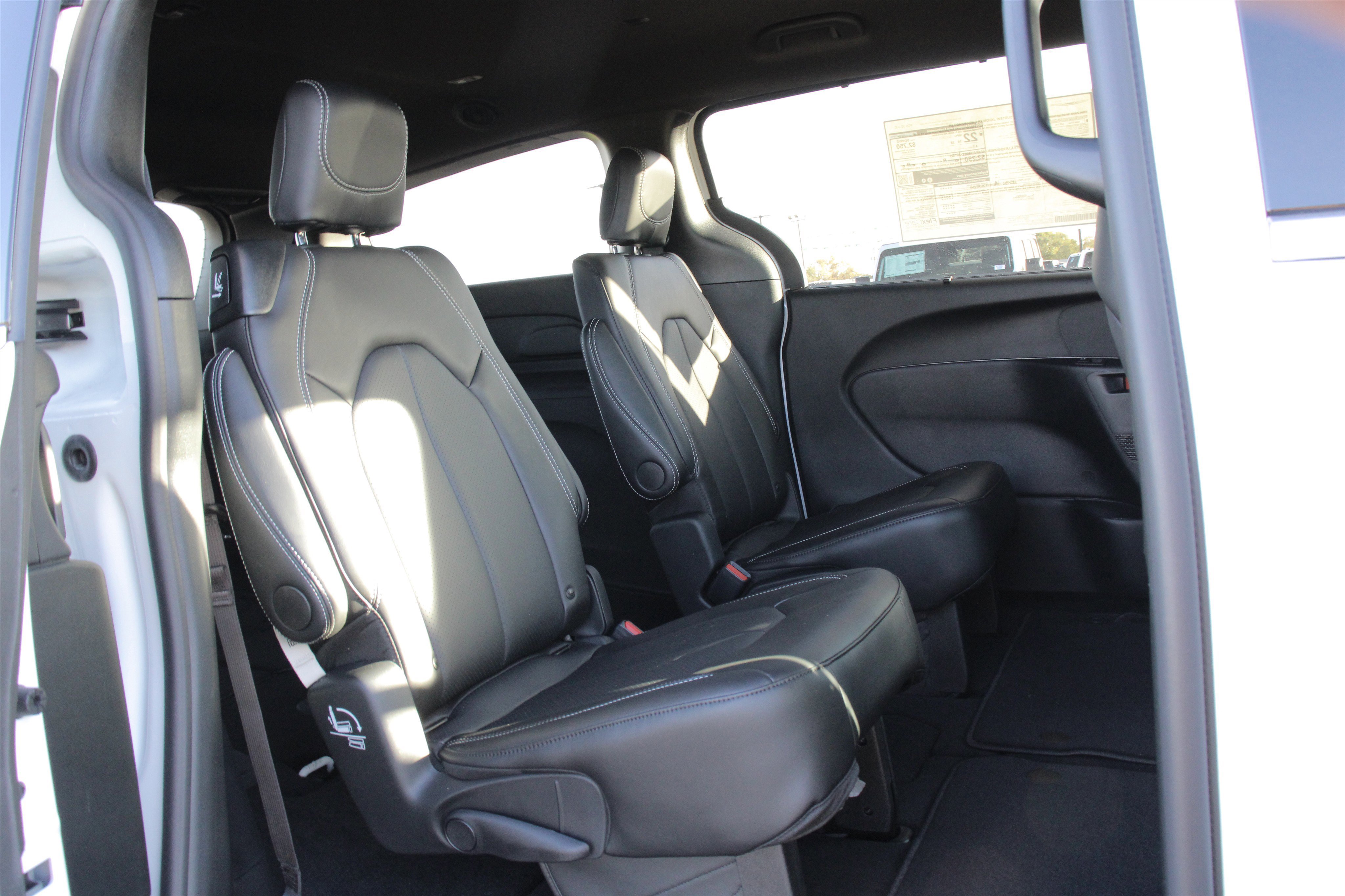 New 2026 Chrysler Pacifica Select image 24