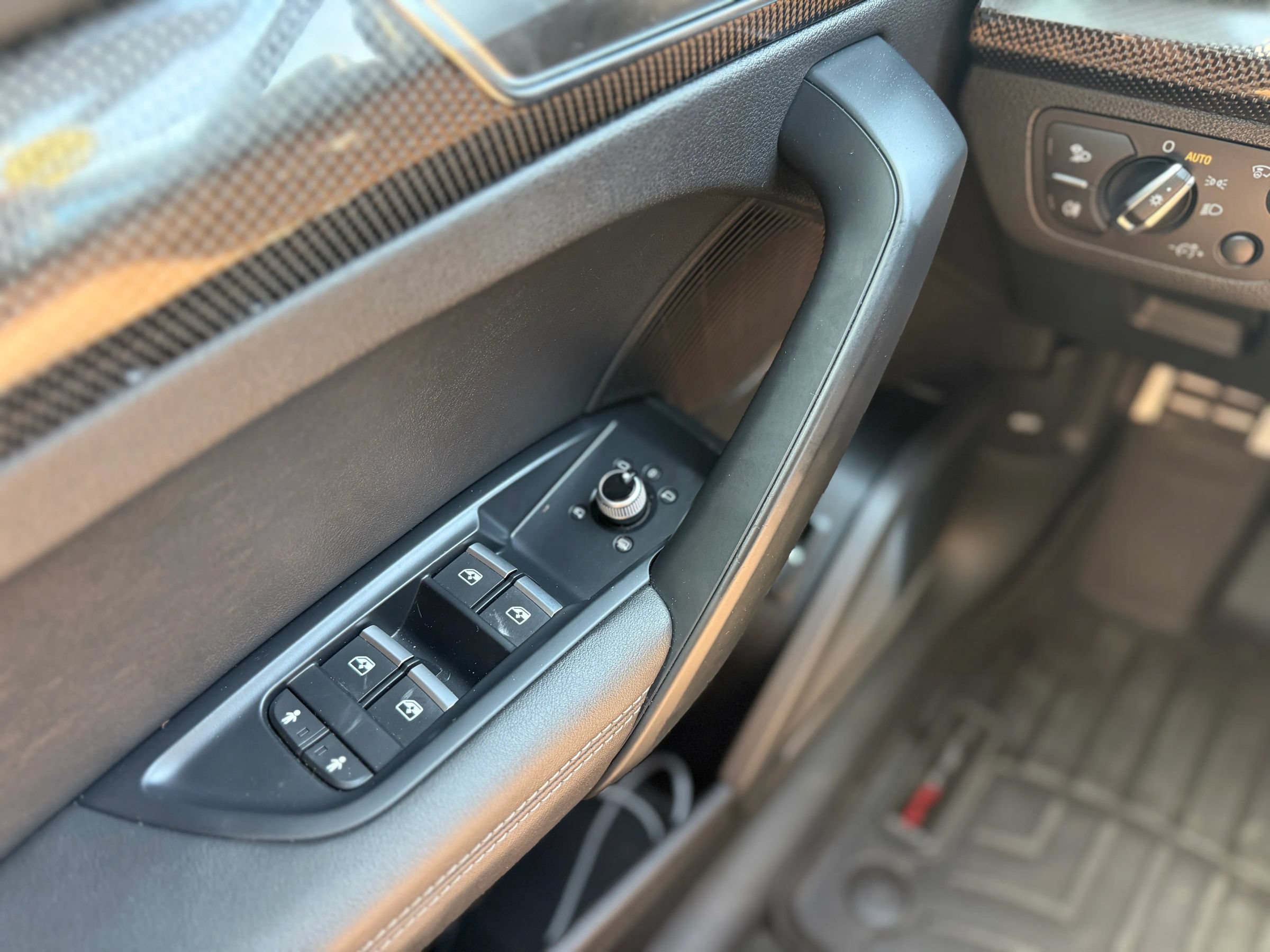 Used 2019 Audi SQ5 Prestige w/ Prestige Package AWD/4WD image 32