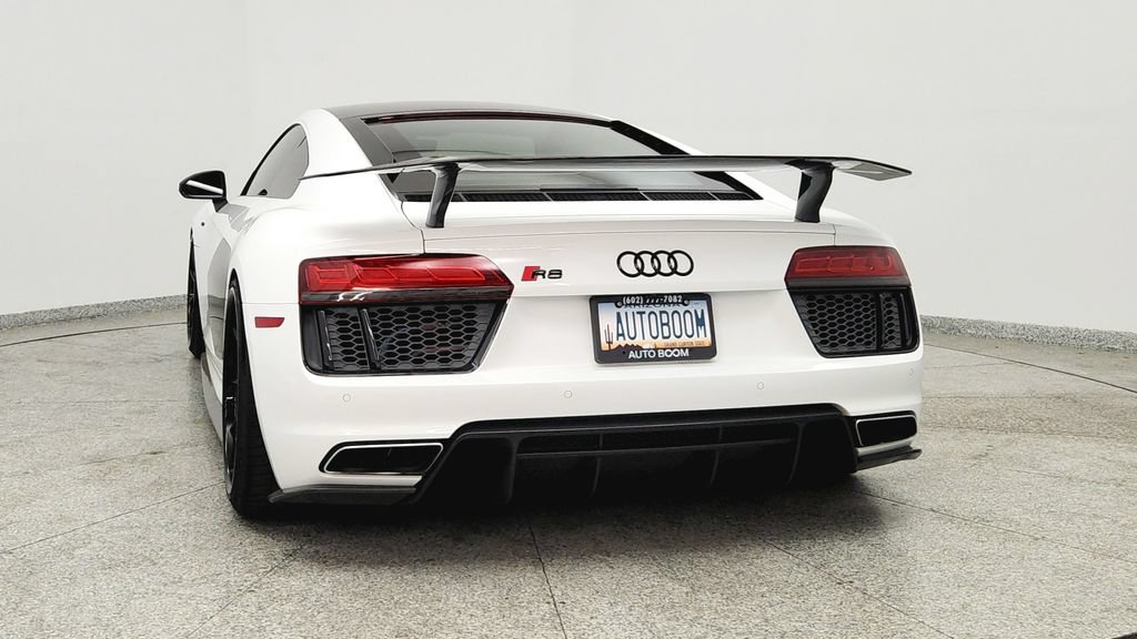 Used 2017 Audi R8 V10 w/ Carbon Exterior Package AWD/4WD image 4