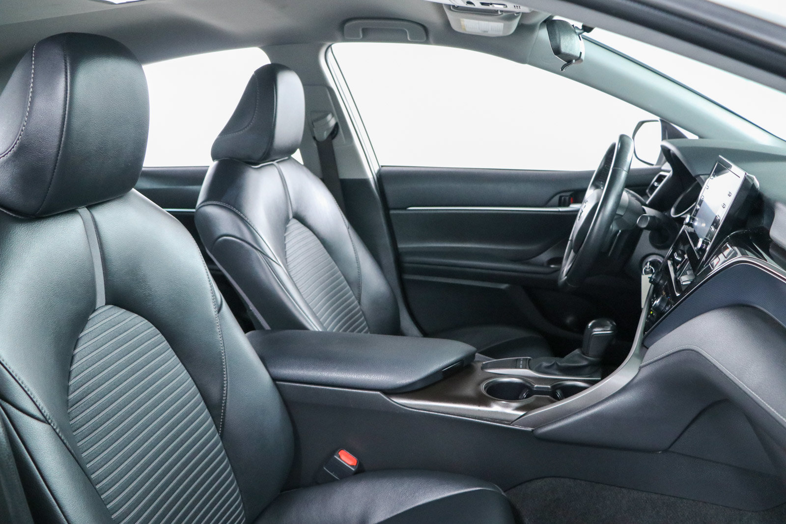 Used 2024 Toyota Camry SE FWD image 26