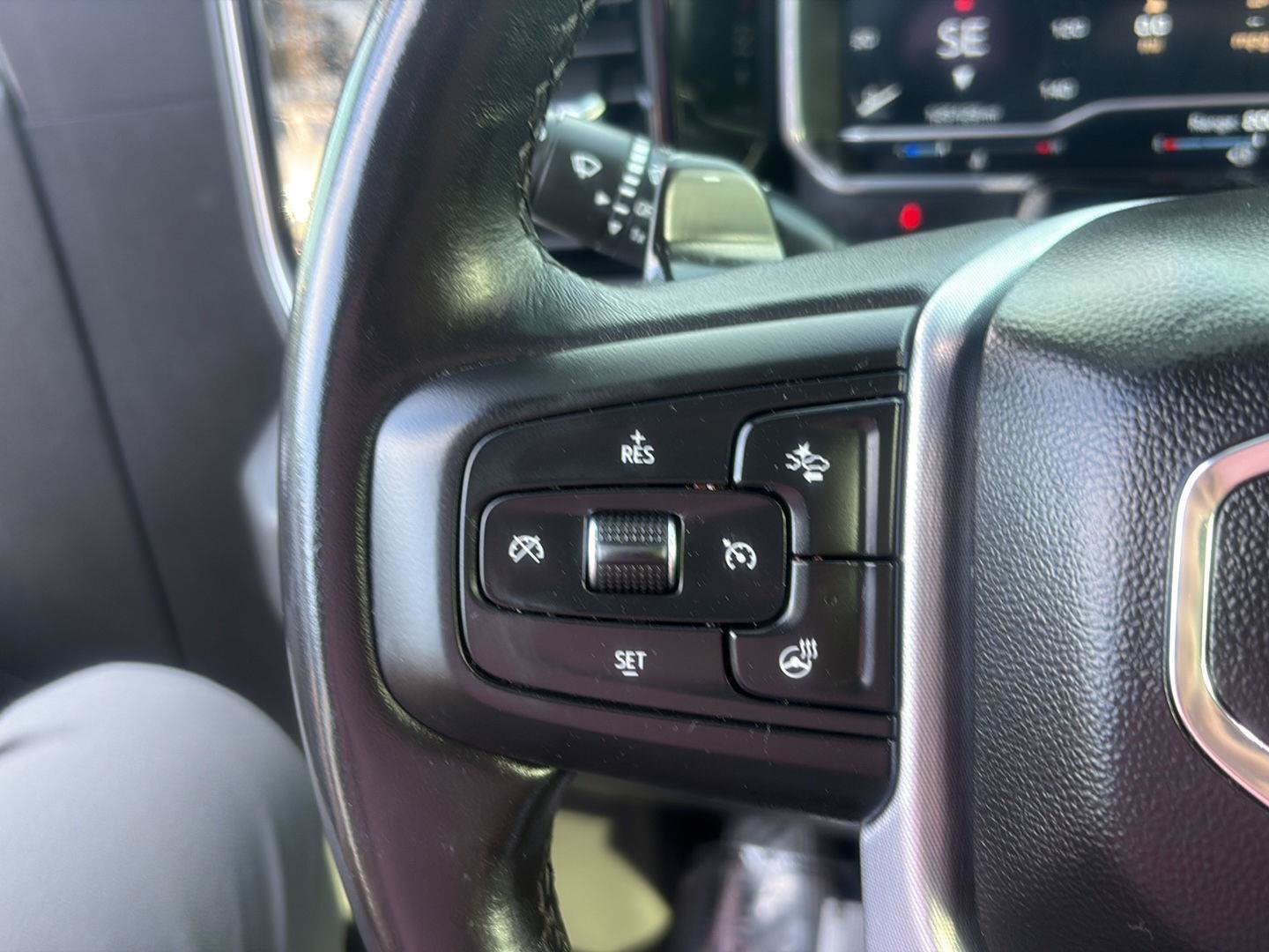 Used 2022 GMC Sierra 1500 SLT w/ SLT Premium Plus Package AWD/4WD image 25