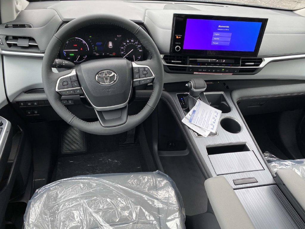 New 2026 Toyota Sienna XLE AWD/4WD image 10