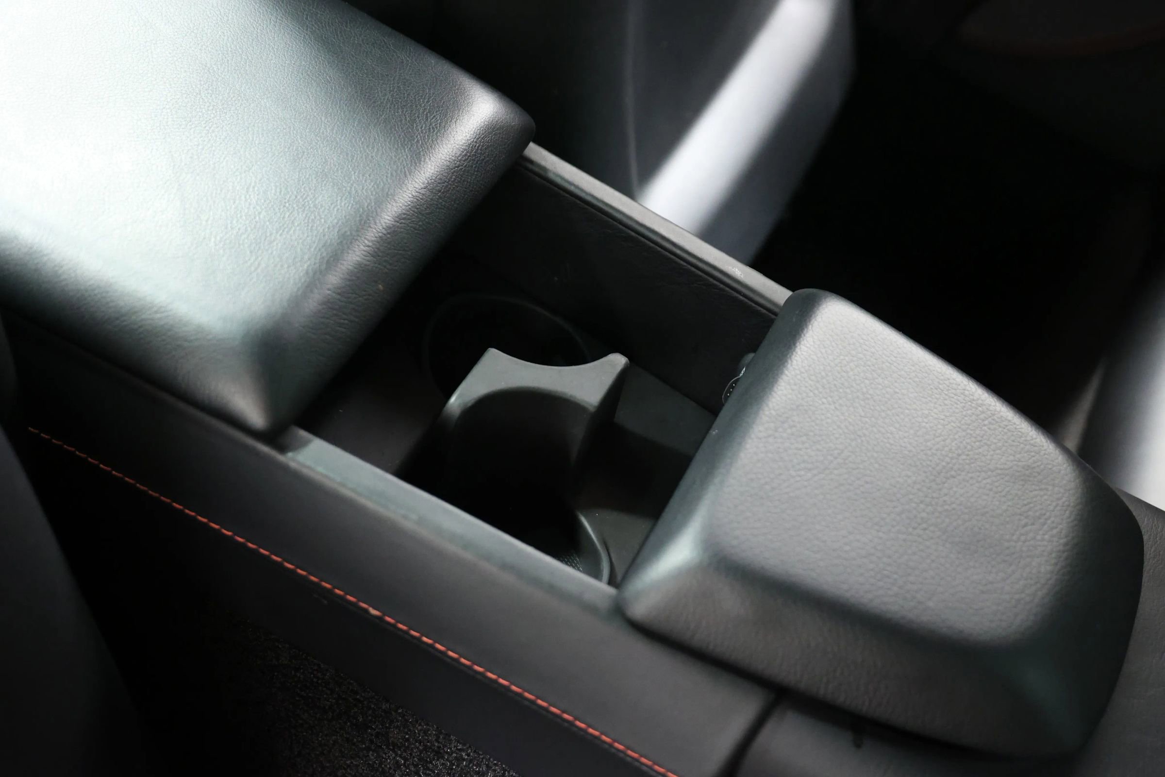 Used 2018 Aston Martin DB11 Coupe image 47