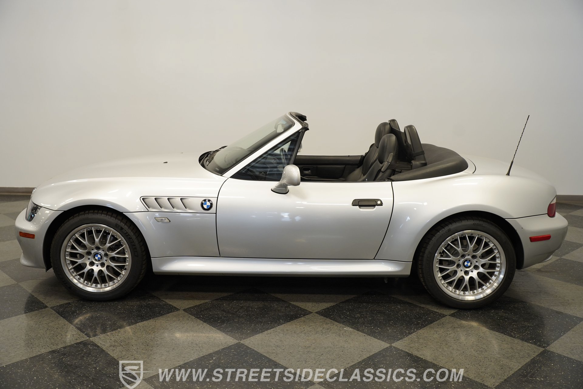 Used 2001 BMW Z3 3.0i RWD image 2