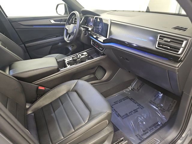 Used 2025 Volkswagen Atlas Cross Sport SEL R-Line image 37