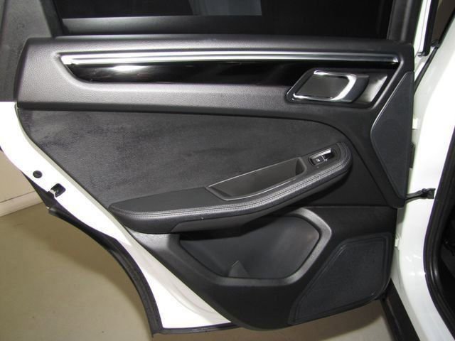 Used 2021 Porsche Macan AWD/4WD image 14
