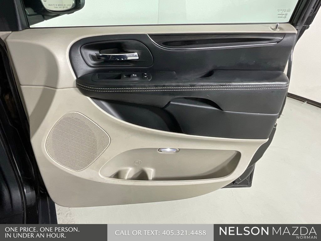 Used 2018 Dodge Grand Caravan SXT image 19