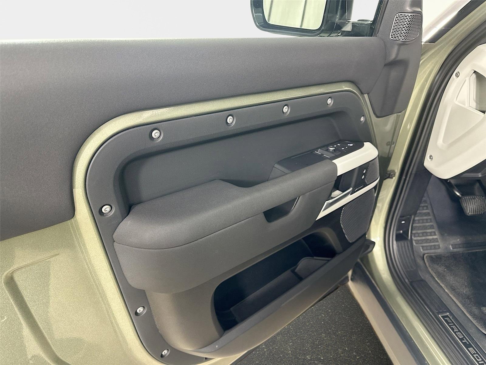 Used 2021 Land Rover Defender 90 First Edition image 16