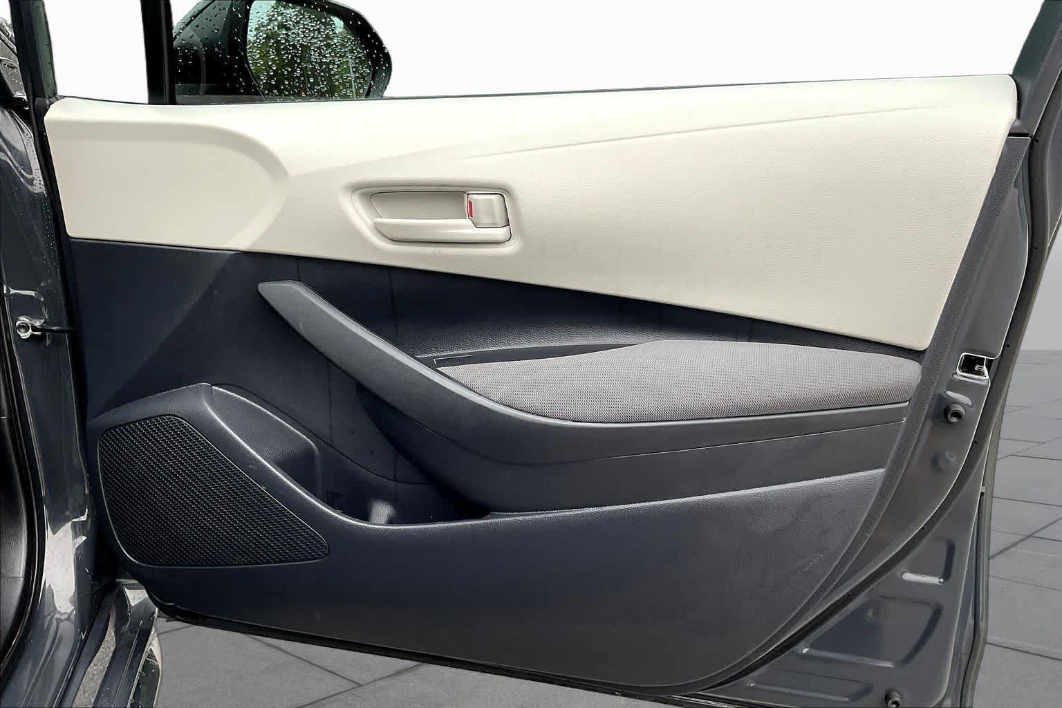 Used 2025 Toyota Corolla LE w/ Convenience Package FWD image 22