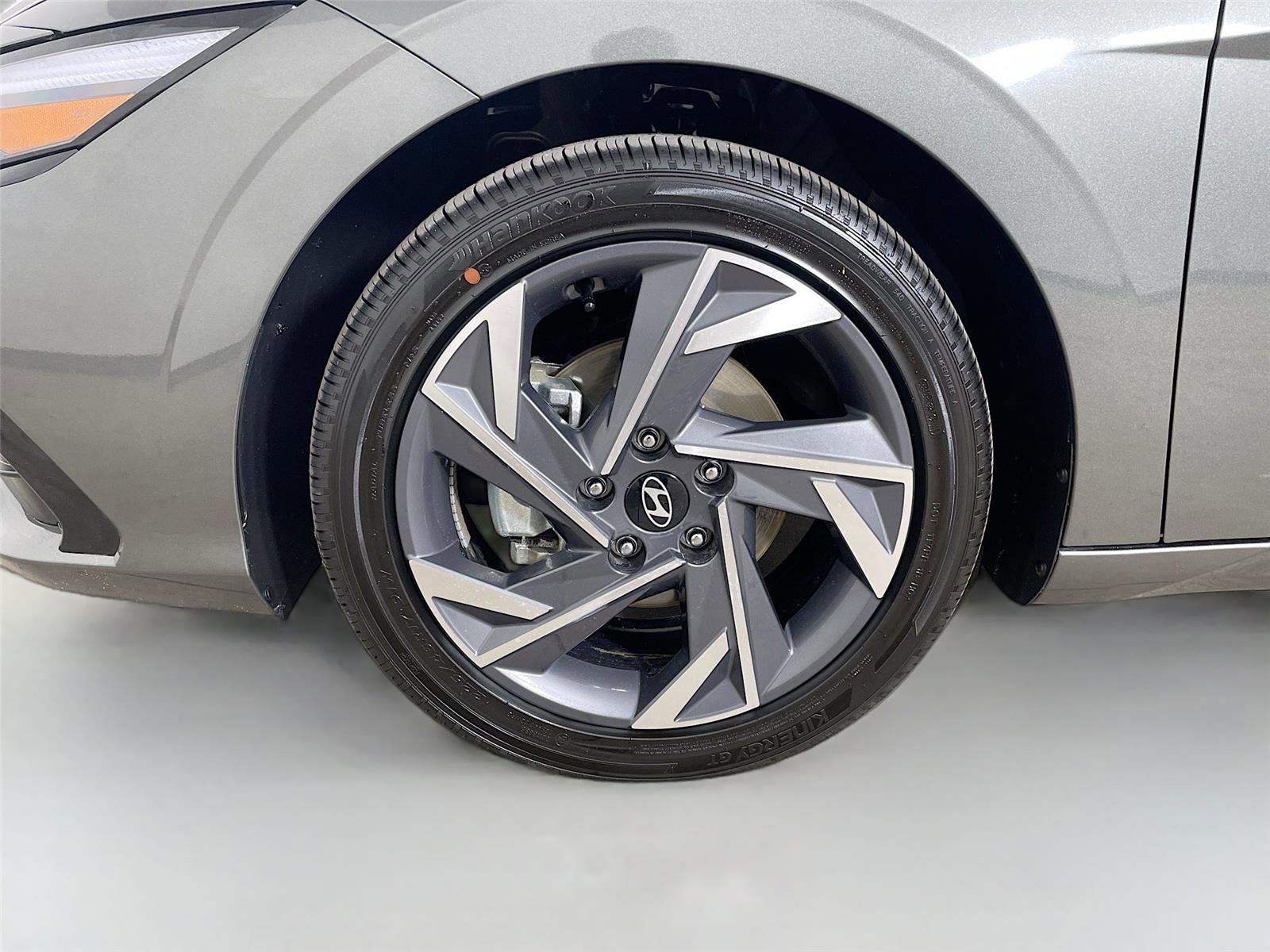 Used 2026 Hyundai Elantra Limited FWD image 30