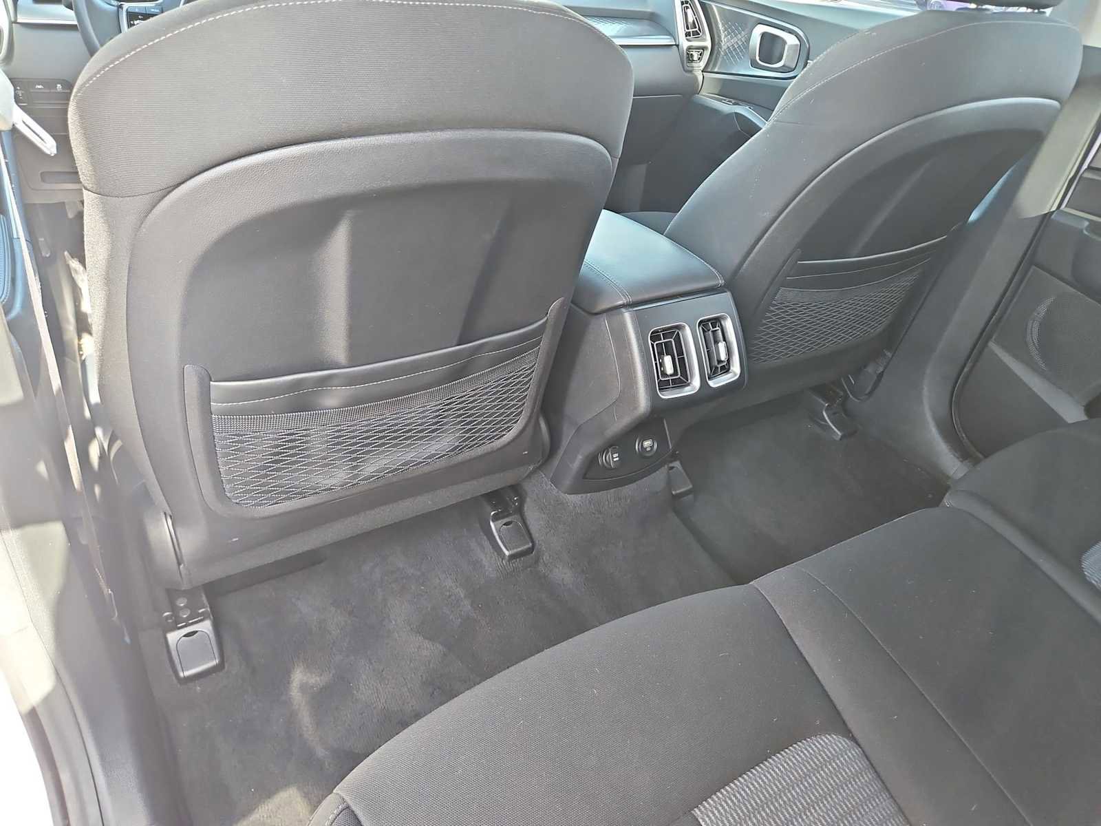 Used 2023 Kia Sorento LX image 17