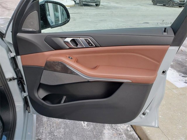 New 2026 BMW X5 xDrive50e w/ M Sport Package image 18