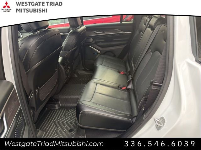 Used 2023 Jeep Grand Cherokee Overland AWD/4WD image 17